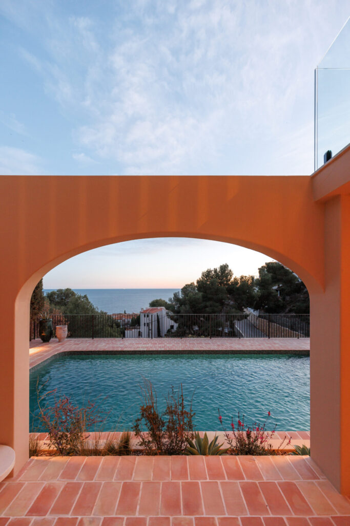 VENTANA AL MAR MEDITERRÁNEO. BALDOSAS ARTESANALES 30X10 CM.