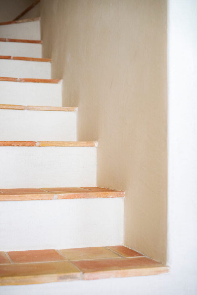 ESCALERAS DE BARRO COCIDO ARTESANAL.