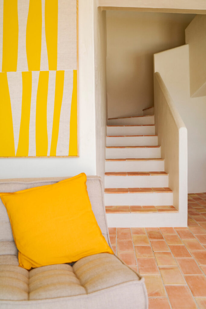 ESCALERAS CON BALDOSAS MANUALES 15X30 CM.
